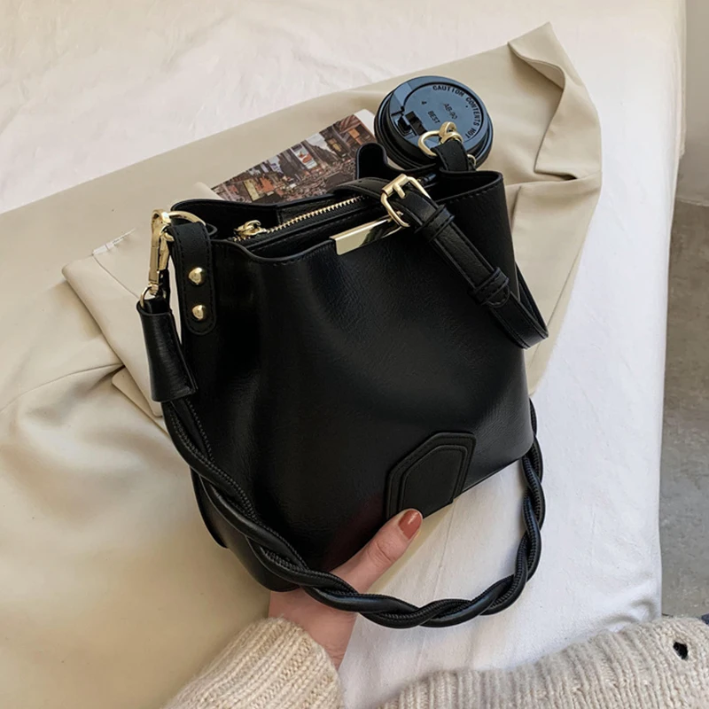 

Сумка в стиле ретро, женская сумка, новинка 2020, модная Корейская версия, сумка-мессенджер на одно плечо, модная сумка-ведро в иностранном сти...