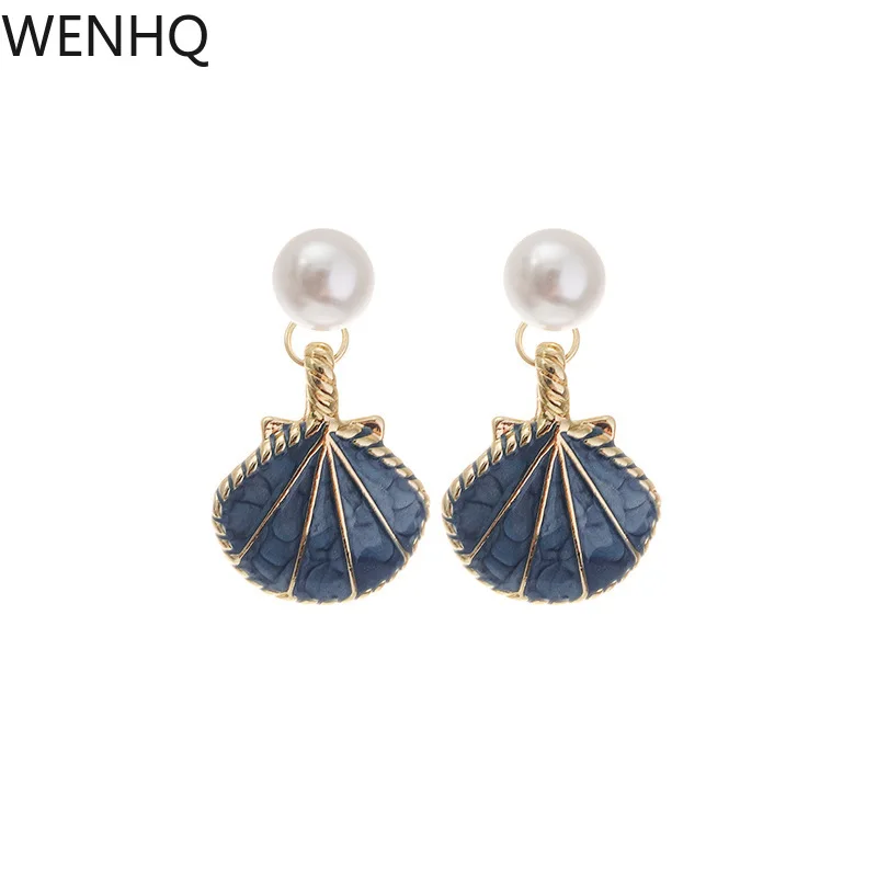 

Новое поступление, Винтажные серьги-клипсы WENHQ золотого цвета, женские модные висячие серьги в виде синей ракушки, эффектные клипсы для ушей...
