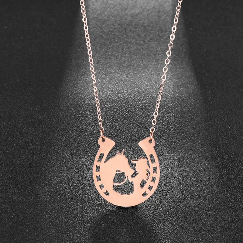 Модная женская цепочка до ключиц в виде лошади и девушки розово-серебристая