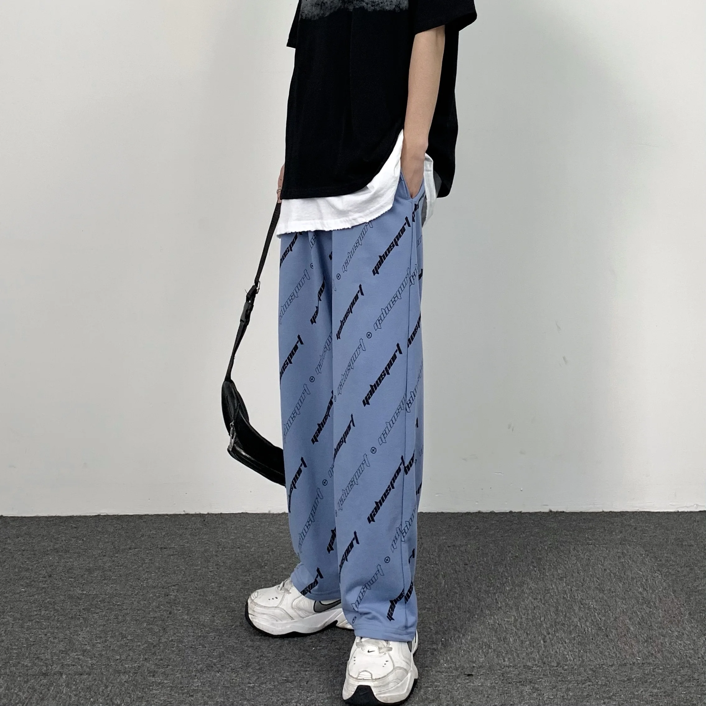 

The spring and autumn period and the men's trousers loose wide-legged leisure sports personality printing straight canister teen