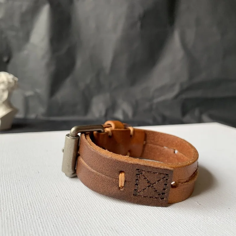 

Vintage tanned leather bracelet couples bracelet simple adjustable wide bracelet leather strap for men and women accessories