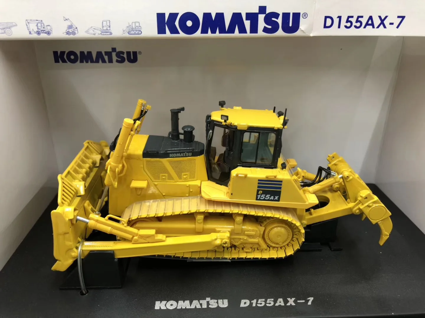 U H 1:50 Koma tsu D155AX-7 Dozer 8010 Engineering Vehicle Alloy toy cars Metal Diecast Model Vehicles For Children Boys gift hot |