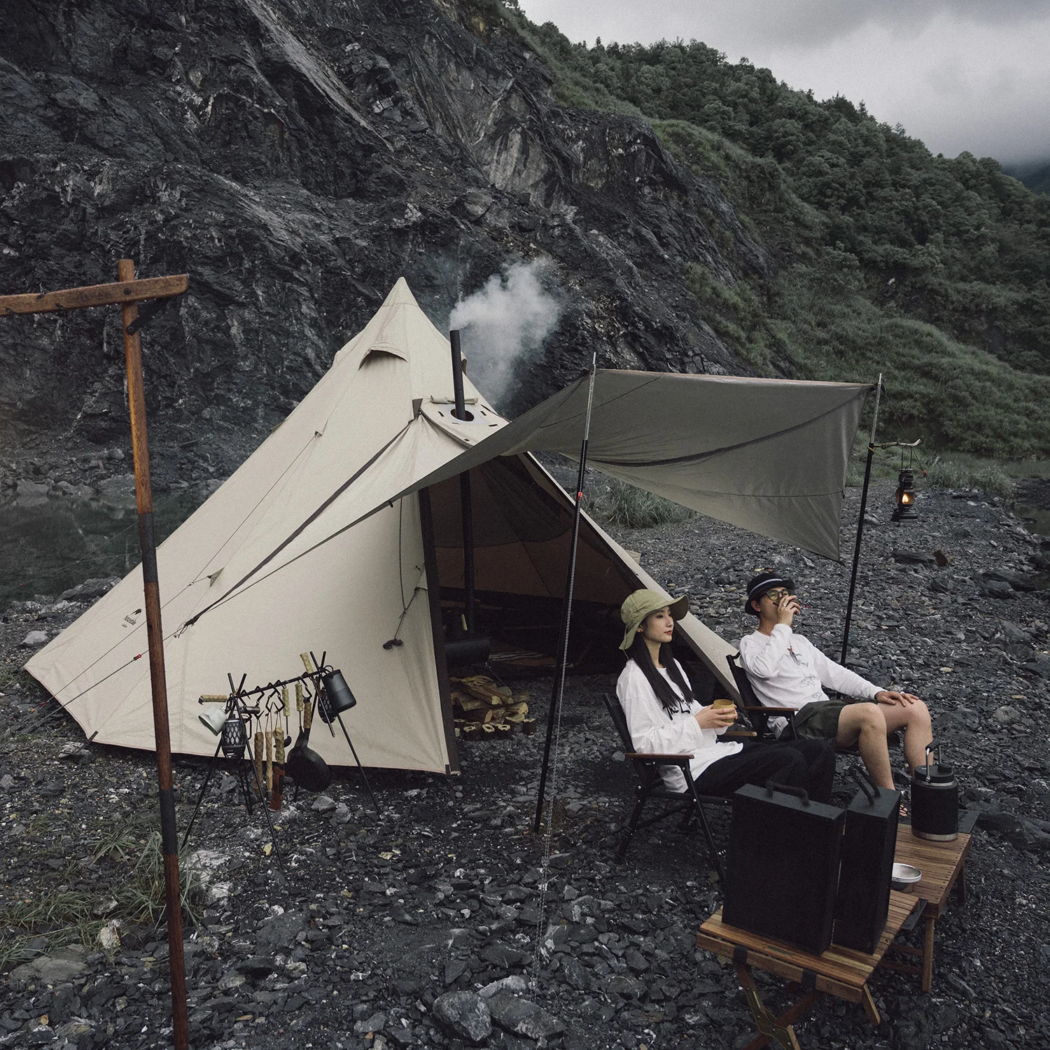 Большая УФ-палатка на 5-8 человек с дымовым ходом | Спорт и развлечения