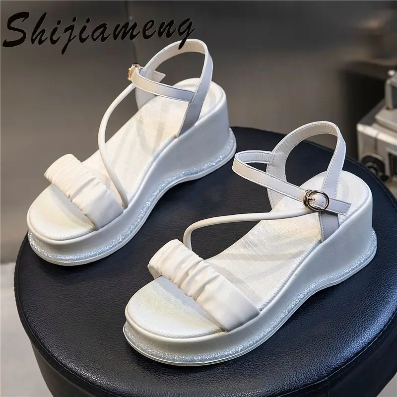 

Женские кожаные босоножки на танкетке, повседневные универсальные туфли на толстой подошве с пряжкой и открытым носком, лето 2021