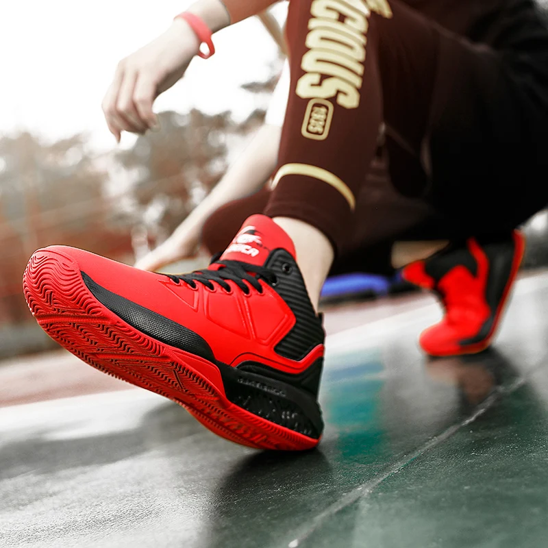 Баскетбольная обувь с высоким берцем |