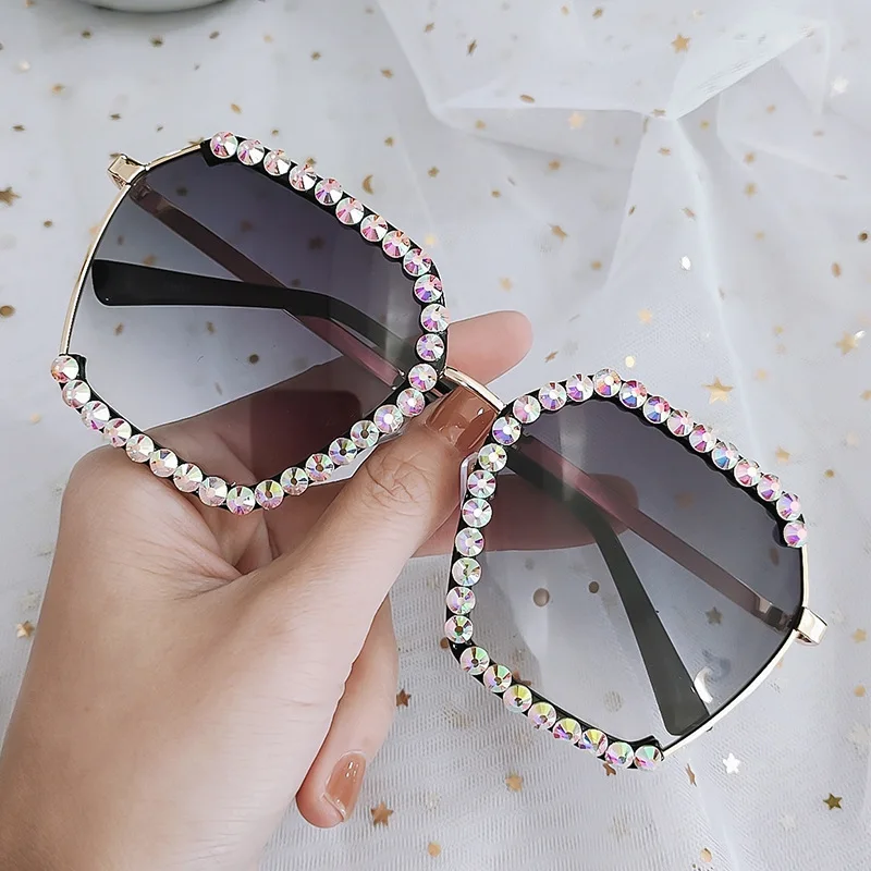 

Luxury Rhinestone Sunglasses Women Vintage Crystal Sun Glasses Gradual Lens Oversized Frame Square Sun Glasses Vintage UV400