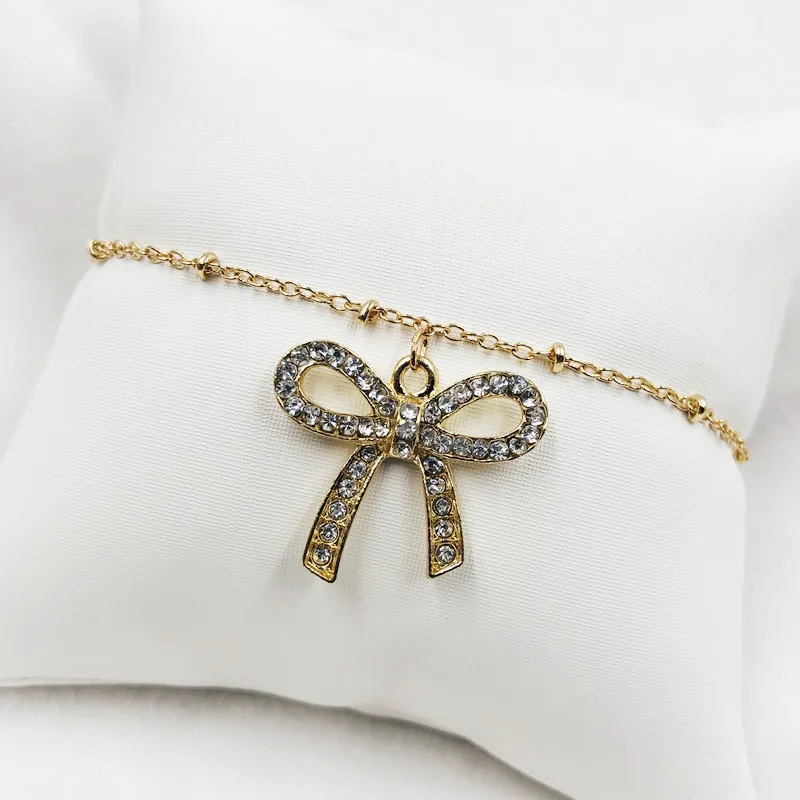 Женский браслет с кристаллами циркония бантом|Браслеты шармами| |