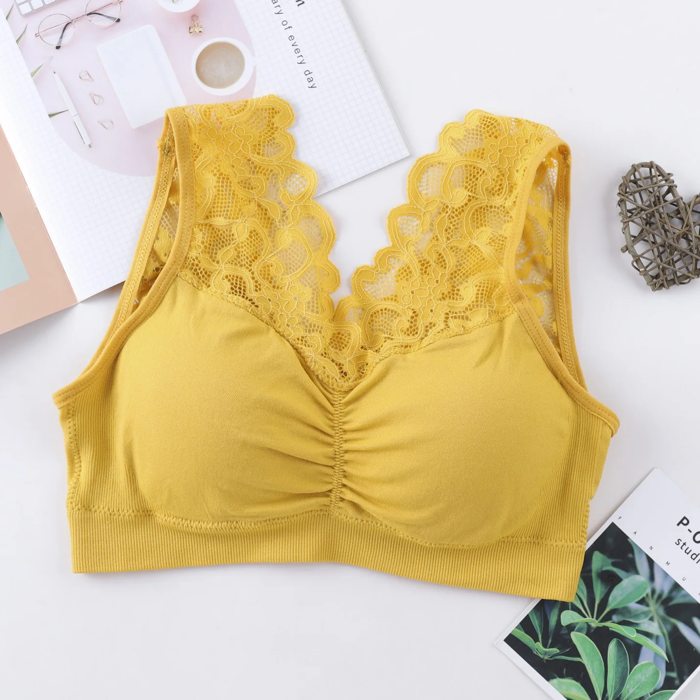 

Gobetter Women's Lace Wireless Fitness Seamless Underwear Plus Size Bras Beauty Back Wide Straps Tube Tops Lingerie Bralette