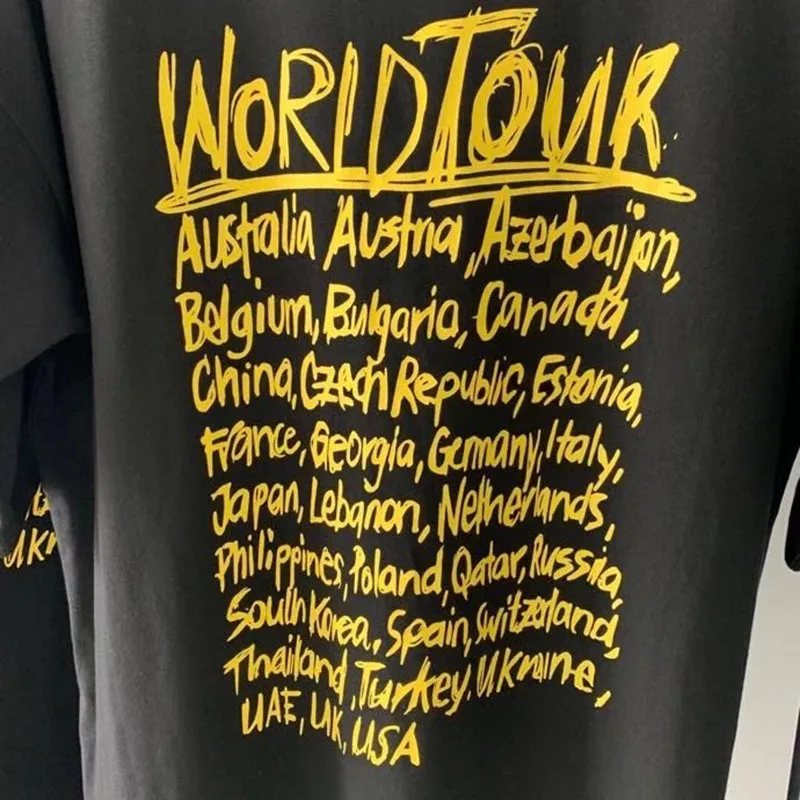 

Yellow Hip Hop Letters Graffiti Vetements T-shirts Men Women 1:1 World Tour City Coordinates Top Embroidery Vetements T shirt