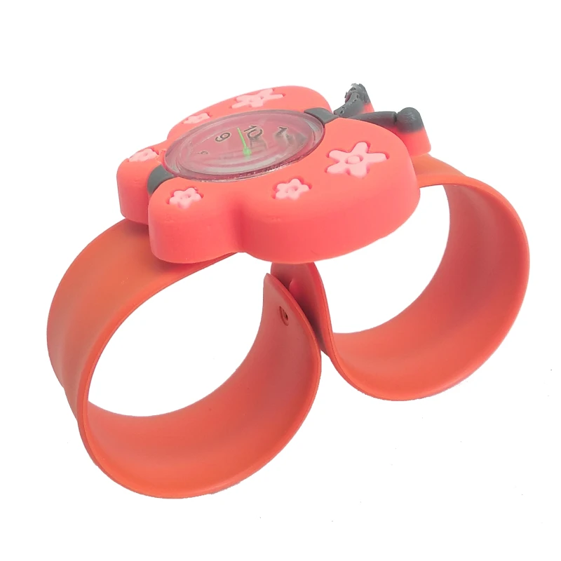 Мать отправляет в подарок для детей с бабочками девочек детские часы на запястье