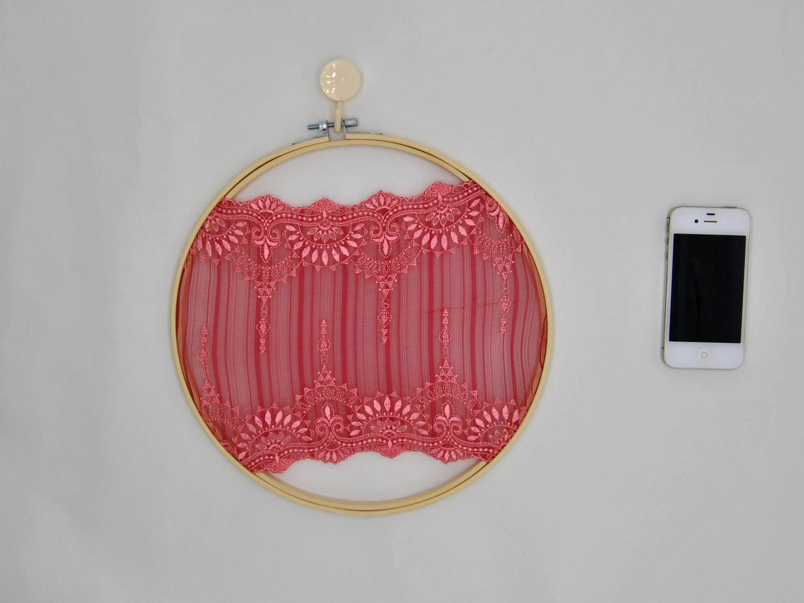 

Nature Bamboo Round Wall hanging decorations flower embroidery Red Lace No.grape02
