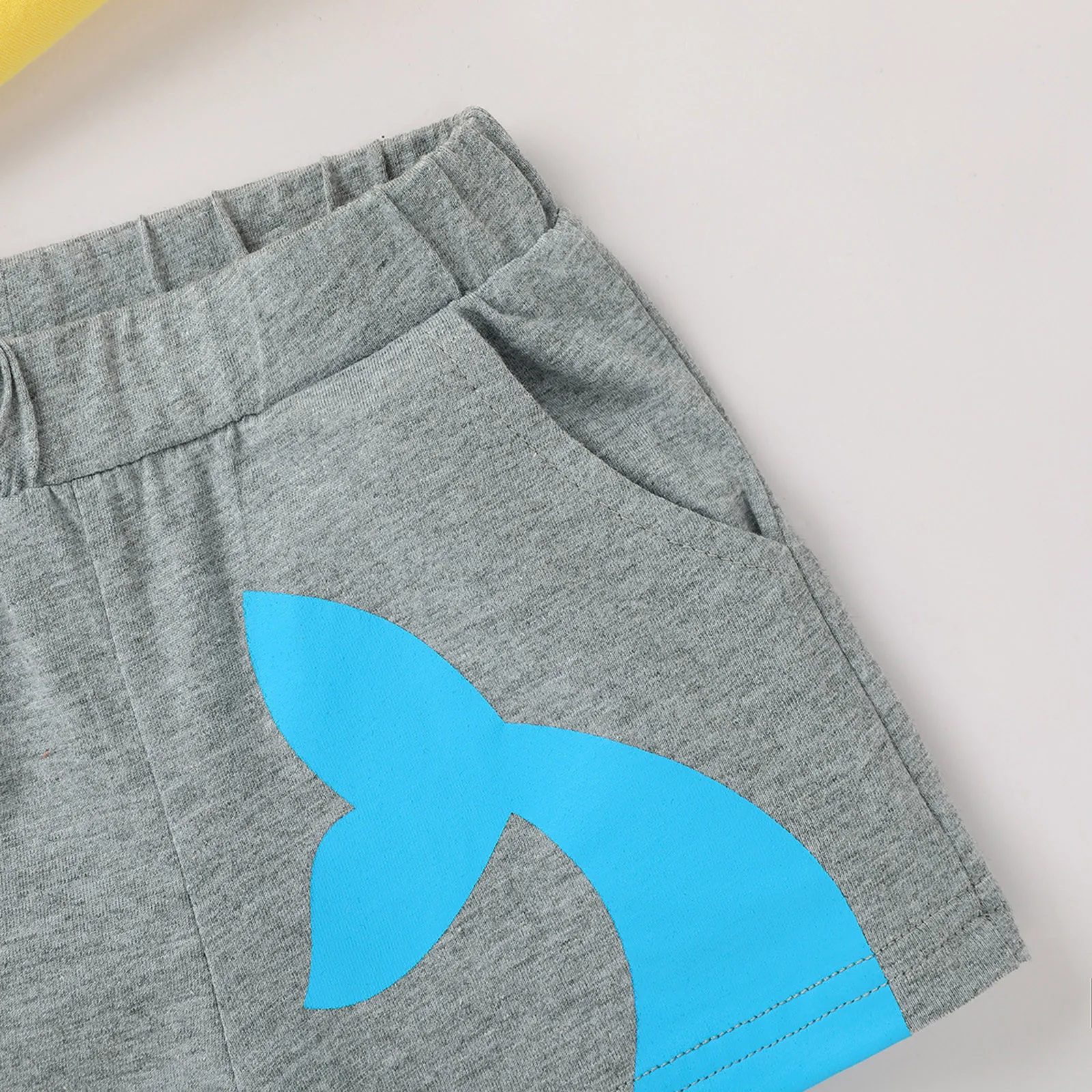 

2021 new baby boy baby baby fashion cute simple short-sleeved cartoon whale print top shorts two-piece suit