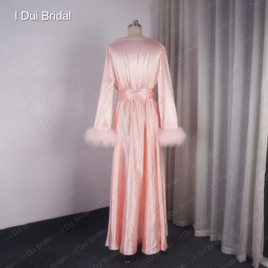 Рисунок 5 - Женская атласная пижама с перьевой отделкой