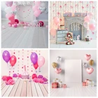 Розовый фон с днем рождения воздушные шары детский камин серый пол портрет фотосессия фотография фон для фотостудии