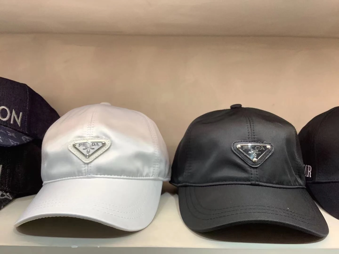 

Baseball Cap Inverted Triangle Letter Iron Mark Men's and Women's Fashion Casual Personality Net Red Star Explosive Bent Hat