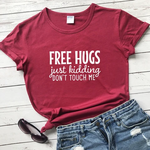 Футболка унисекс с надписью «Free Hugs» и надписью «Don't Touch Me»