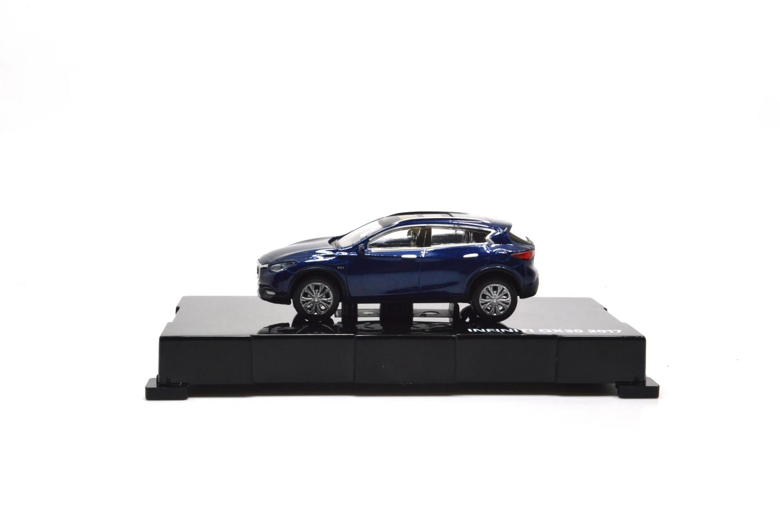 Модель Paudi 1/64 1: 64 масштаб Infiniti QX30 синий литье под давлением Модель автомобиля игрушки подарки для мальчиков и девочек