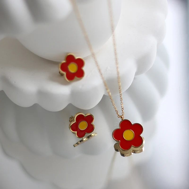 

Amaiyllis 14K Gold Little Red Flower Clavicle Necklace Hnadmade Daisy Necklace Pendants Punk Choker Collar Statement Jewelry