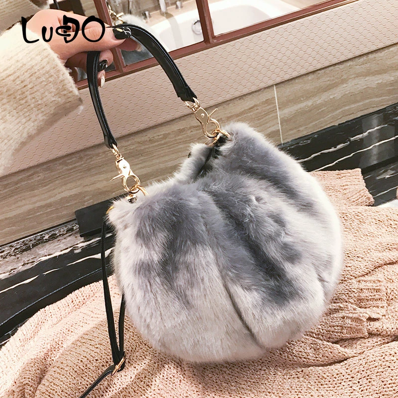 

LUCDO Famous Brand Fur Women's Luxury Handbags Winter Crossbody Bags For Women 2021 New Female Bucket Bag Crossbody Bags Bolsa