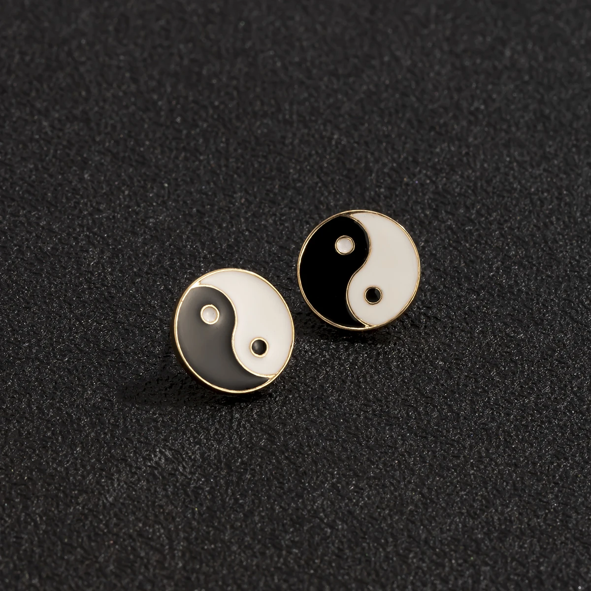 

SHIXIN Vintage Yin and Yang Taichi Stud Earrings for Men Women Fashion Round Tai Chi Gold/Silver Color Earring Jewelry Gift 2021