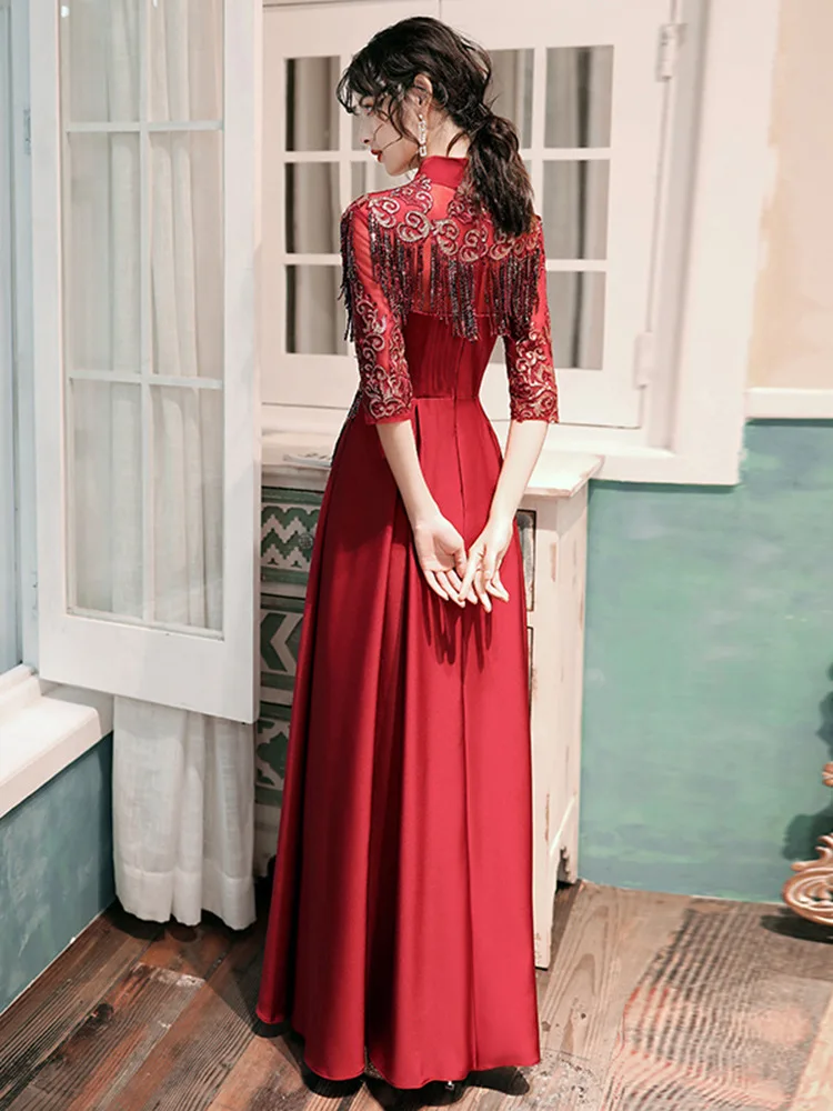 Элегантное винтажное платье в китайском стиле бордового цвета с длинными