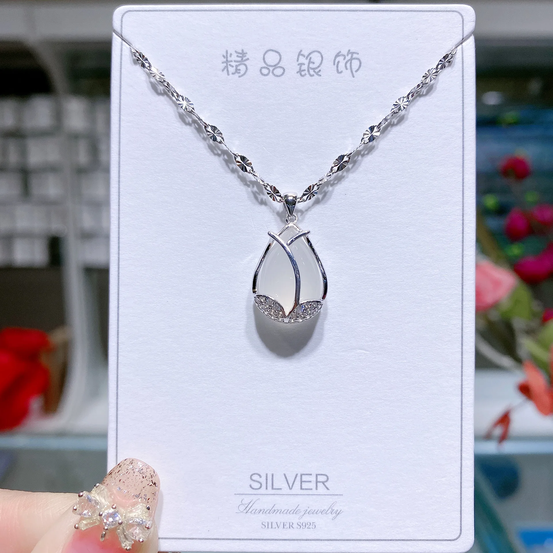 

Japanese and Korean temperament white chalcedony crystal pendant female fashion wild s925 sterling silver necklace