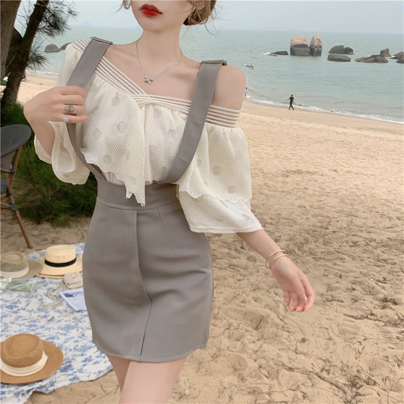 

COIGARSAM Solid blouse women Suspenders Square Collar High Waist V-Neck blusas womens tops and blouses Apricot Jackets 8125