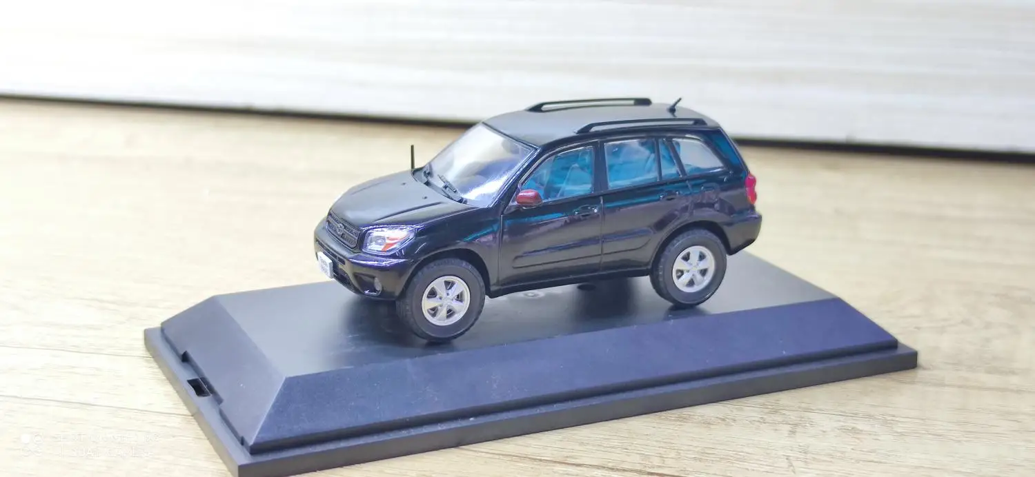 Модель автомобиля IXO 1:43 Toyota 05 RAV4 SUV из сплава металлические игрушки для детей