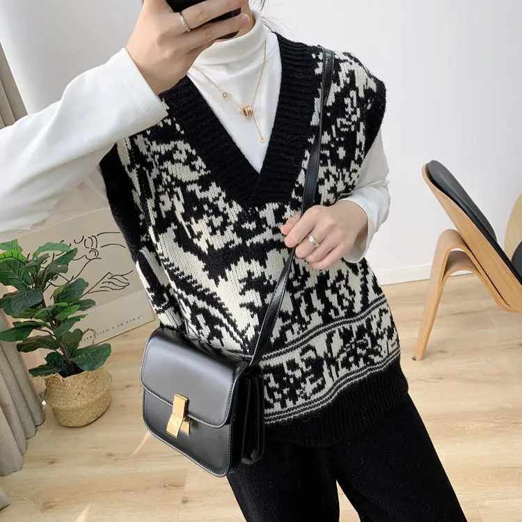 

Vintage jacquard loose V-neck T-shirt waistcoat for women