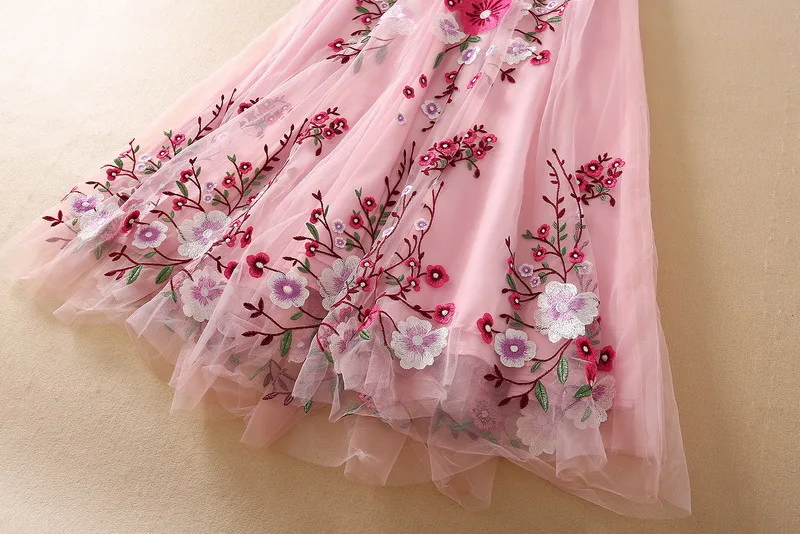 

European and American women's clothing 2021 The new spring Short-sleeved V-neck flower embroidery Fashion gauze pink dress