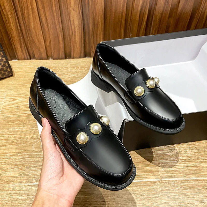 

Big Size Women Shoes 2021 Spring Pearl Decoration Women Leather Shoes Low Heels Women's Loafers PU Leather Ladies Shoes