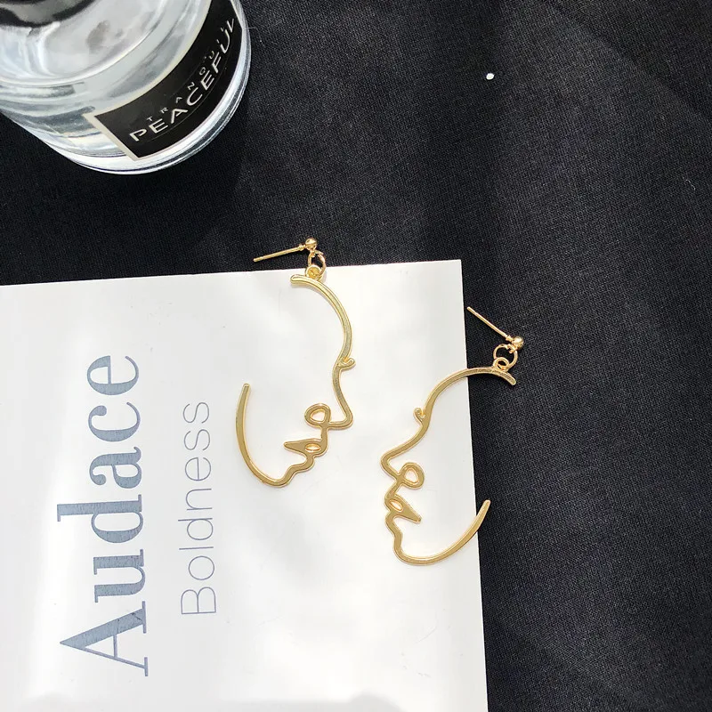 

2020 New Arrival Abstract Stylish Hollow Out Face Dangle Earrings Girls Statement Drop Earrings Statement Earrings 3