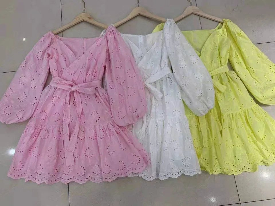 

[DEAT] V-neck Lantern Half Sleeve Bandage High Waist Hem Wave Embroidery Hollow Out Pink Dress Skirt Women 2021 Summer GX1010