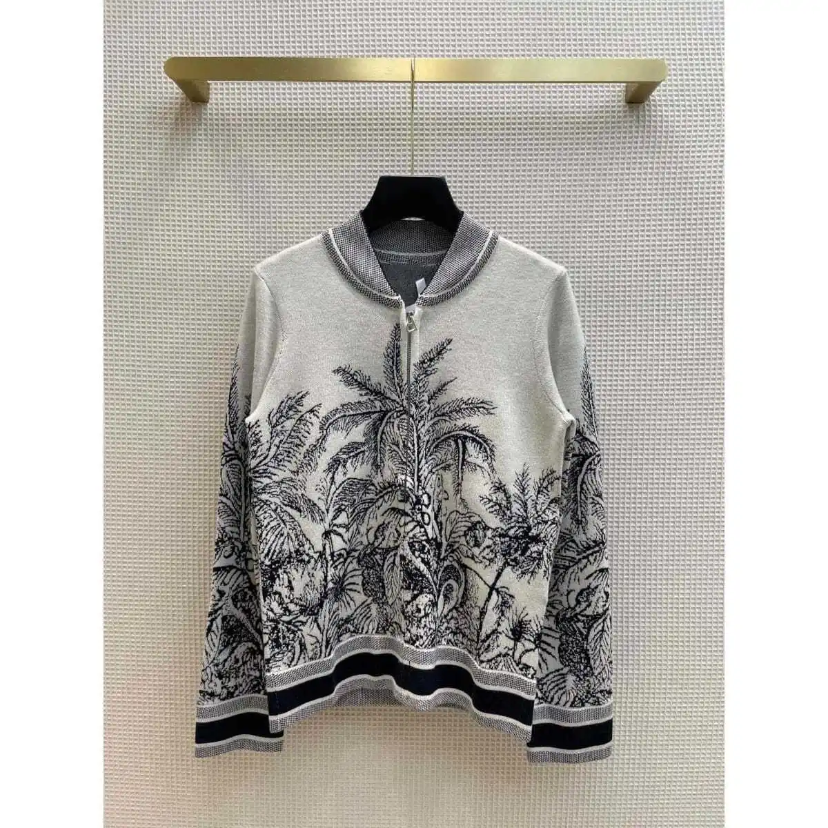 

UVRCOS 2021 Summer New Fashion Coconut Landscape Jacquard Pattern T-Shirt Top Casual Zipper Cardigan Female