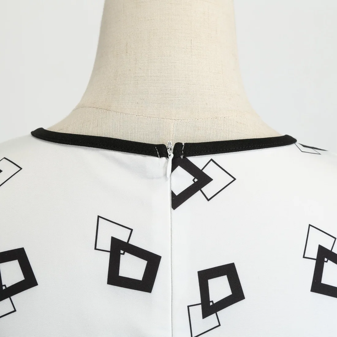 Женское платье в горошек белое стиле ретро с V-образным вырезом без рукавов Одри