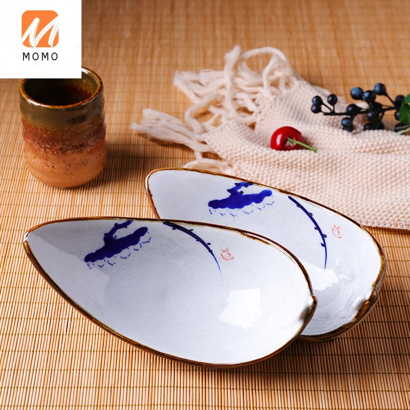 

Ceramic Tableware Creative Crescent-Shaped Dish Hotel Tripod Delicacies Dish Side Dish