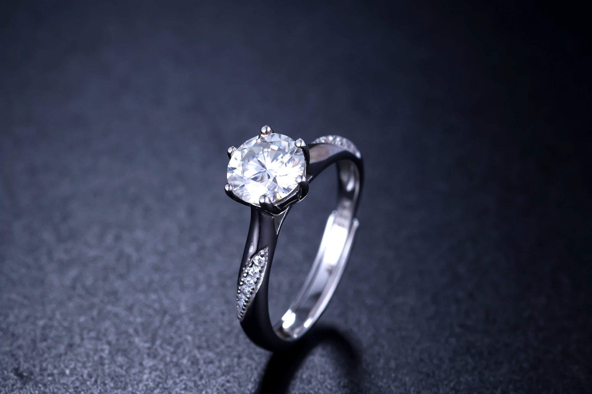 

Kkmall Store Round Silver Moissanite Ring 1.00ct D VVS Luxury Moissanite Weding Ring for Women The adjustable
