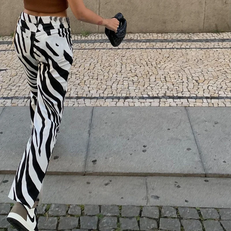 Женские прямые брюки с контрастным принтом повседневные черно-белые низкой