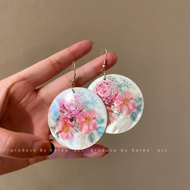 

Chinese wind shell flower ear hook South Korea high fashion feeling temperament sweet earring girl heart bud fun art fan earring