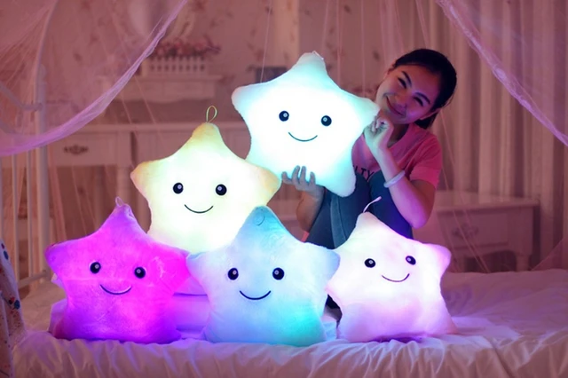 35 CM Luminous pluszowa poduszka miękkie nadziewane świecące kolorowe gwiazdki poduszki dla dzieci zabawki śpiące towarzyszyć prezenty urodzinowe dla dzieci tanie i dobre opinie CN (pochodzenie) Fantasy i sci-fi 8 ~ 13 Lat 14 lat 2-4 lat 5-7 lat Dorośli 31 cm-50 cm Pp bawełna 35 CM Luminous pluszowa poduszka miękkie nadziewane świecące kolorowe gwiazdki poduszki dla dzieci zabawki śpiące towarzyszyć prezenty urodzinowe dla dzieci tanie i dobre opinie CN (pochodzenie) Fantasy i sci-fi 8 ~ 13 Lat 14 lat 2-4 lat 5-7 lat Dorośli 31 cm-50 cm Pp bawełna