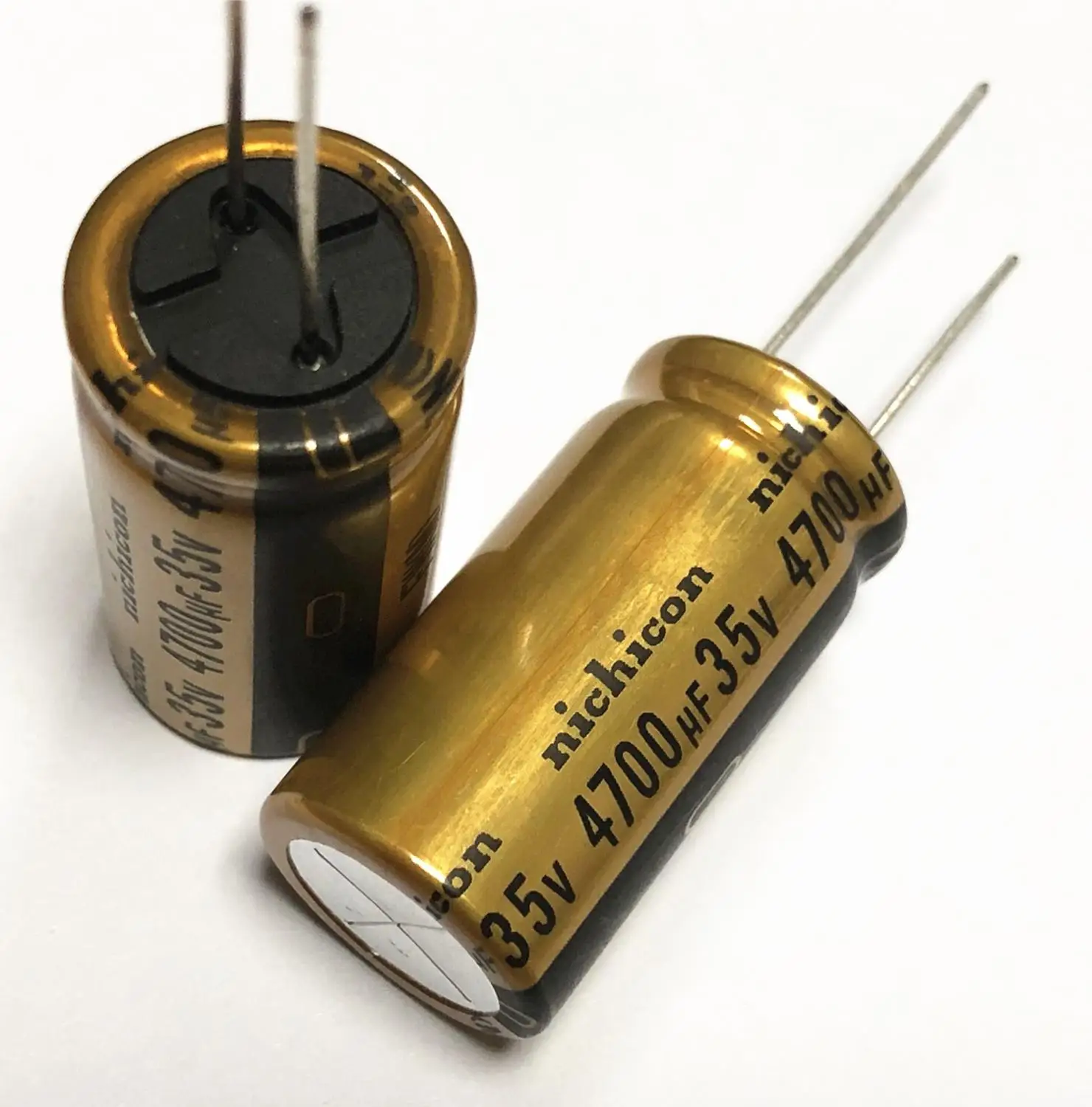 4 шт. Новый NICHICON FW 4700 мкФ 35 в 18x35 мм аудио 4700UF35V электролитический конденсатор 35V4700uF