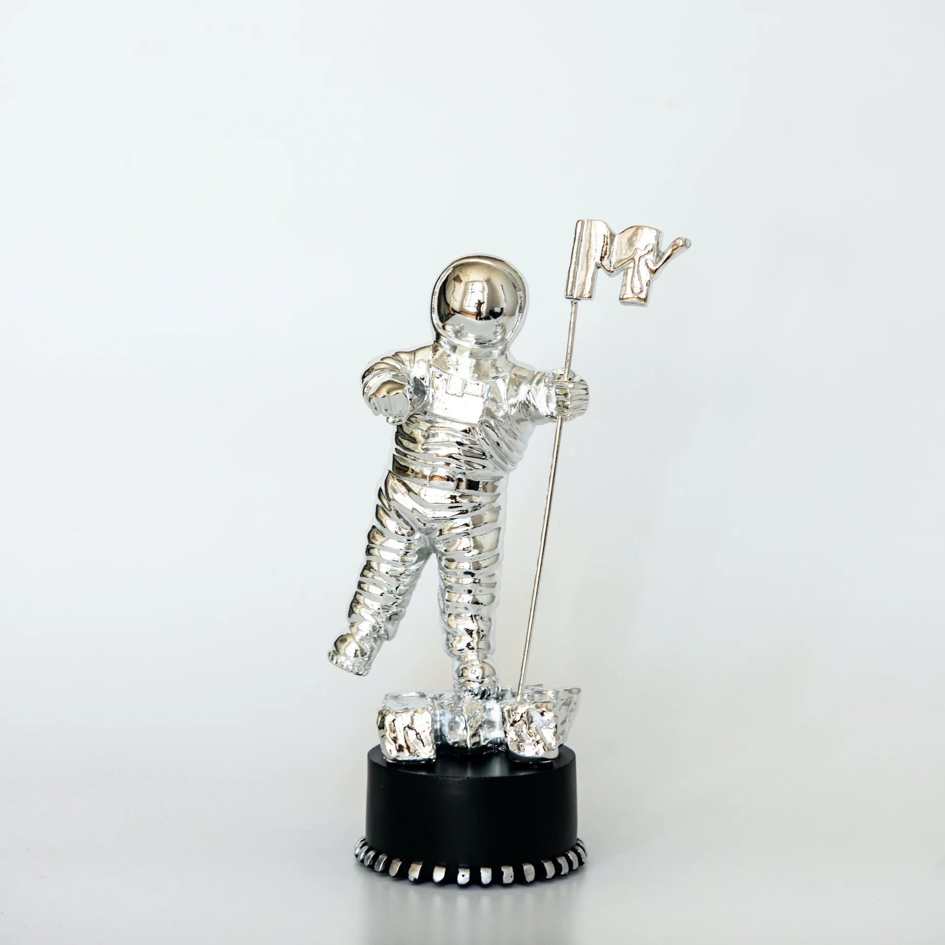 Premios MTV para v&iacute;deo y m&uacute;sica, premios VMA 2020, Moonman premios MTV, MTV winner,VMA winner, 2020-0