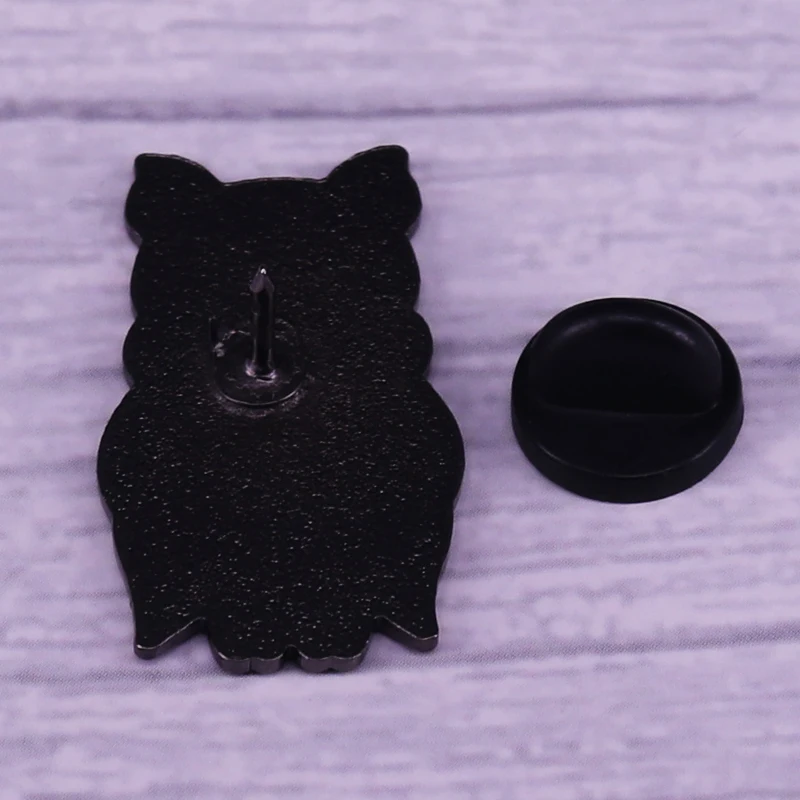 Эмалированная заколка с изображением свинки Гомера Лизы жениха невесты милые