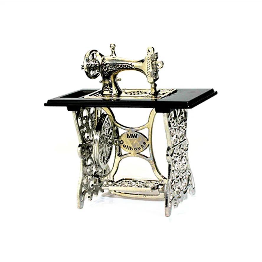 

Mini Sewing Supplies Retro Alloy Sewing Machine Model 1:12 Accessories Dollhouse Simulation