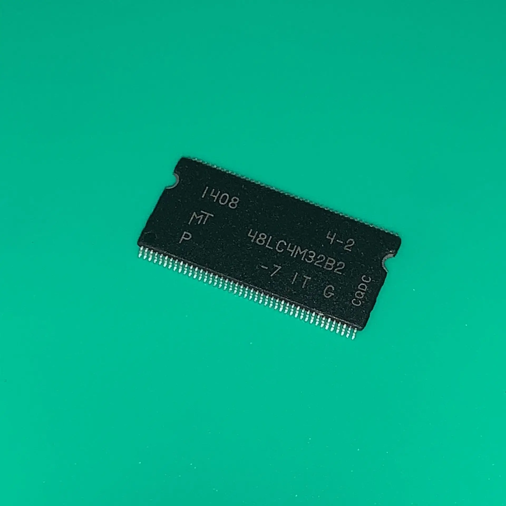 4 шт./лот MT48LC4M32B2P-7IT: G TSOP86 MT 48LC4M32B2 p-7it: IC DRAM 128M PARALLEL 86TSOP II MT48LC4M32B2 P-7IT: MT48LC4M32B2P |