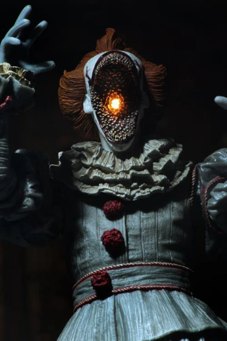 Фигурка NECA оригинальная с 4 головками Stephen King's It Ultimate Pennywise светодиодный светкой
