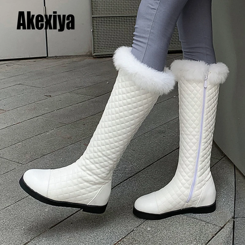 Черные кожаные сапоги до колена женские на низком каблуке мотоциклетные зимние