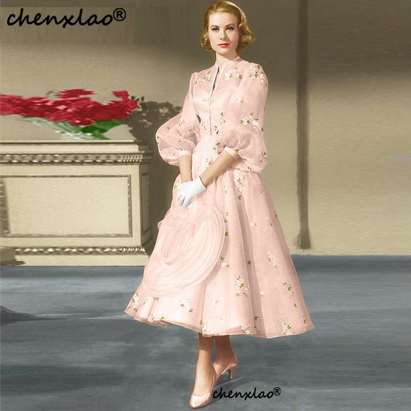 Роскошные вечерние платья а силуэта с глубоким круглым вырезом пышные рукавом