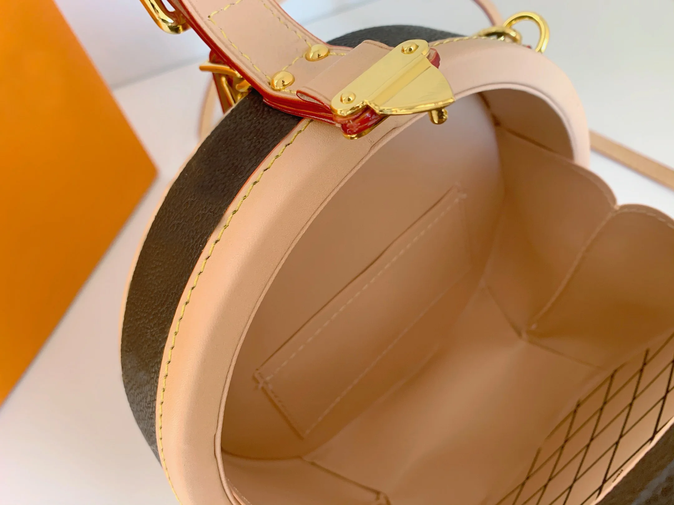 

The new 2021 luxury fashion retro geometric printing designer fashion round cake bag lady purses and handbags