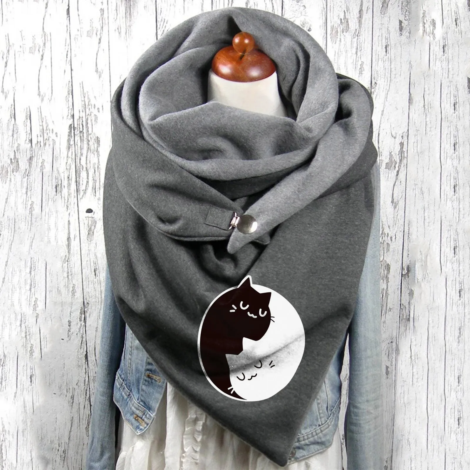 Женский теплый шарф на пуговицах с рисунком |